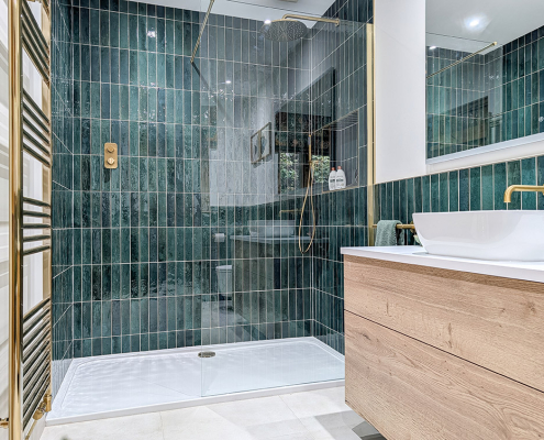 Practical yet Luxurious Bathroom